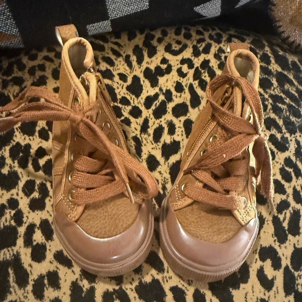 GAP Brown Sneakers with High-Top Design and Soft Material